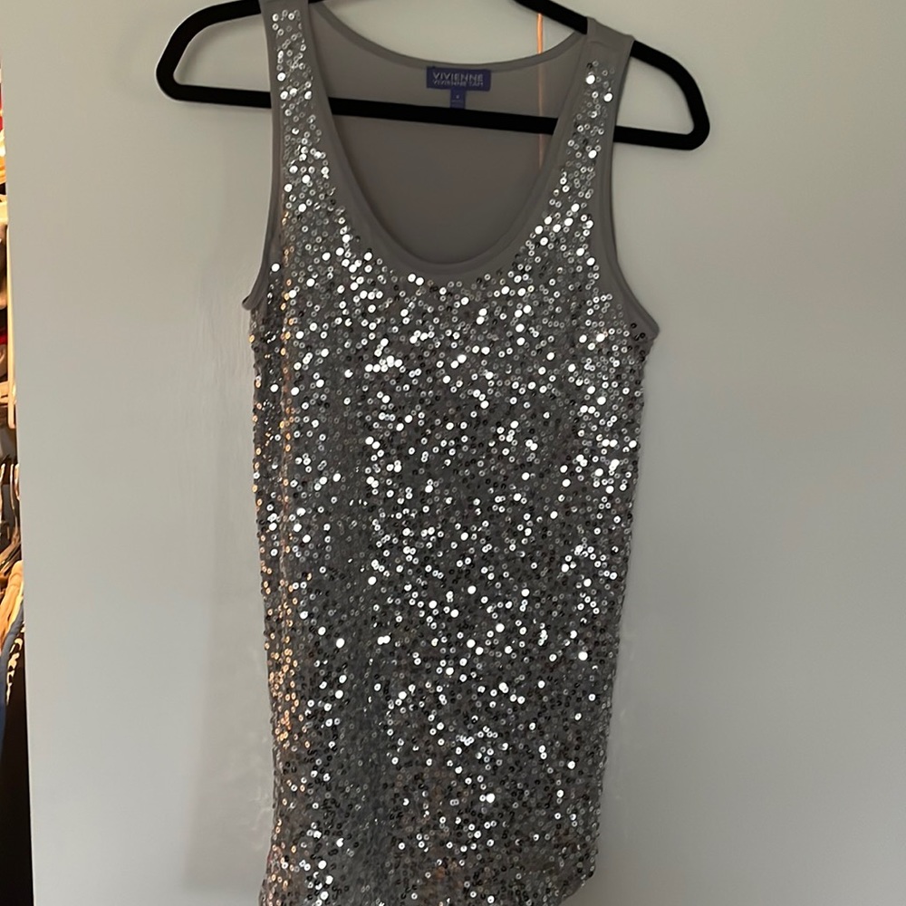 Beautiful sequins grey top. No snags or missing sequins